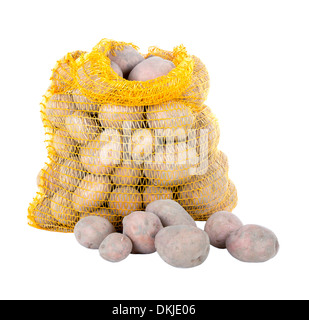 Les pommes de terre dans un sac sur un fond blanc Banque D'Images