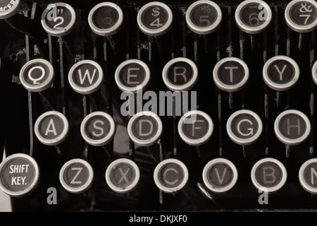 Machine à écrire antique - Une Antique Machine à écrire, les touches QWERTY traditionnelle montrant IX Banque D'Images