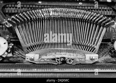 Machine à écrire antique - Une machine à écrire Antique traditionnel montrant Typebars Banque D'Images
