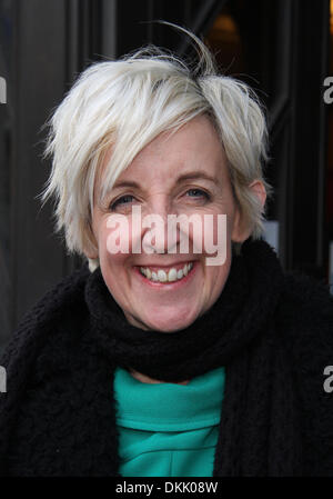 Londres, Royaume-Uni, 6 décembre 2013. Julie Hesmondhalgh vu à BBC Broadcasting House, Portland Place, London © Simon Matthews/Alamy Banque D'Images