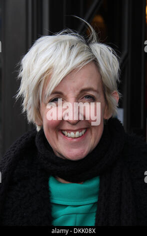 Londres, Royaume-Uni, 6 décembre 2013. Julie Hesmondhalgh vu à BBC Broadcasting House, Portland Place, London © Simon Matthews/Alamy Banque D'Images