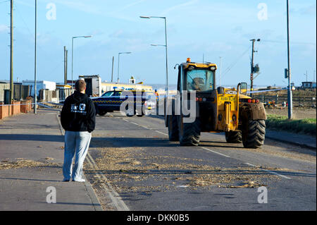 Walcott, Norfolk, Royaume-Uni. 6e décembre 2013. Le plus grand raz-de-marée et les tempêtes depuis 1953 a frappé le village de Norfolk Walcott du jour au lendemain et a causé des dégâts et des inondations le long de la côte est de l'Angleterre. Credit : East Anglian Photo Service/Alamy Live News Banque D'Images