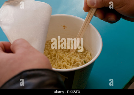 Instant cup nouilles ramen - Corée du Sud Banque D'Images