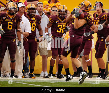 28 novembre 2009 - Tempe, Arizona, États-Unis d'Amérique - 28 novembre 2009 : Arizona State wide receiver Chris McGaha (13) en action lors d'un match de football entre les NCAA Arizona State Sun Devils de l'université et l'Université de l'Arizona Wildcats au Sun Devil Stadium de Tempe, Arizona, remporté par les Wildcats, 20-17.(Image Crédit : © Max Simbron/Cal/ZUMApress.com) Media Sport Banque D'Images