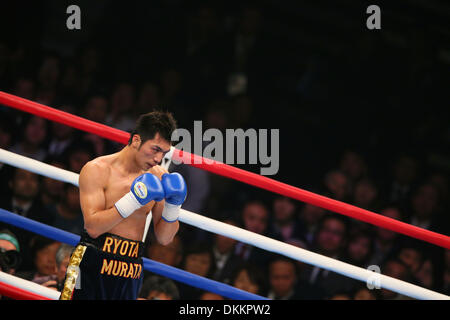 Tokyo, Japon. 6e déc, 2013. Ryota Murata (JPN) Boxing : le poids moyen 8R bout entre Ryota Murata - Dave Peterson au Ryogoku Kokugikan à Tokyo, au Japon . Credit : AFLO SPORT/Alamy Live News Banque D'Images