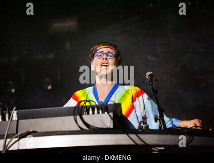 Birmingham, UK. 5 déc, 2013. Electro-dance band Tryo en concert à Birmingham à l'O2 Academy, 5 décembre 2013. Felix Burton, claviers. Crédit : John Bentley/Alamy Live News Banque D'Images