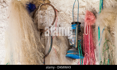 Détail de filets de pêcheurs et des outils de travail à Lago Maggiore, Italie Banque D'Images