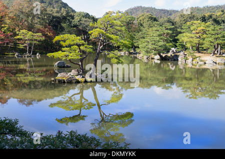 Près de Kinkaku (Pavillon d'or) à Rokuon-ji le Japon Kyoto Banque D'Images