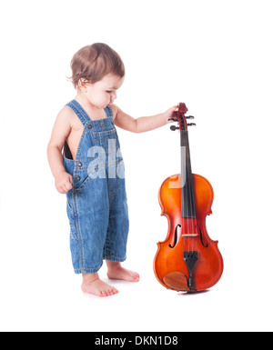 Bébé et violon isolé sur blanc. Le choix futur métier Banque D'Images