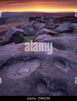 Coucher de soleil sur Stanage Edge, Peak District, UK Banque D'Images