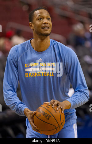 Philadelphie, Pennsylvanie, USA. 7 Décembre, 2013. Denver Nuggets petit Anthony Randolph (15) en action au cours de la NBA match entre les Denver Nuggets et les Philadelphia 76ers au Wells Fargo Center de Philadelphie, Pennsylvanie. Christopher (Szagola/Cal Sport Media) Credit : csm/Alamy Live News Banque D'Images