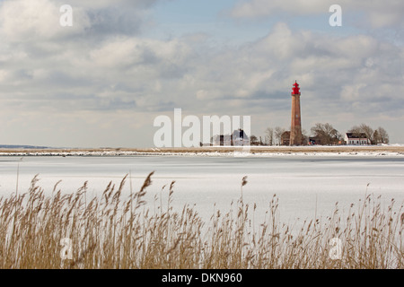 Flügge phare avec la mer Baltique gelée, Fehmarn, Allemagne, Europe Banque D'Images