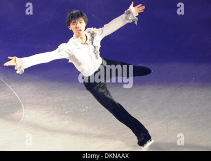 Fukuoka, Japon. Dec 8, 2013. Yuzuru Hanyu du Japon s'effectue au cours de l'International Skating Union finale du Grand Prix à Fukuoka, Japon, le 8 décembre 2013. Credit : Stringer/Xinhua/Alamy Live News Banque D'Images