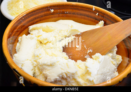 La préparation de la fondue au fromage à la maison Banque D'Images