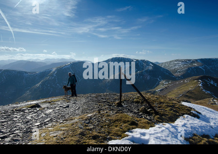 Jusqu'Grisedale pic sur une superbe journée ensoleillée de Février Banque D'Images