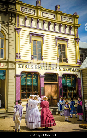 Enfants jouant l'école à Ballarat souverain Hill, Australie Banque D'Images