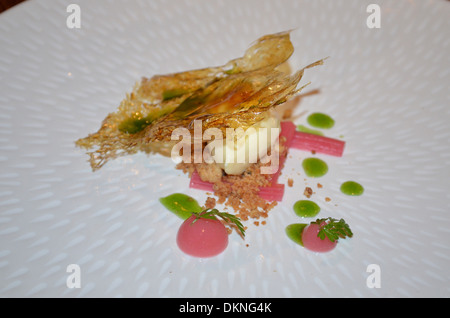 La nourriture de Simon Rogan's award winning restaurant L'enclume en Cumbria Banque D'Images