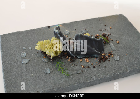 La nourriture de Simon Rogan's award winning restaurant L'enclume en Cumbria Banque D'Images