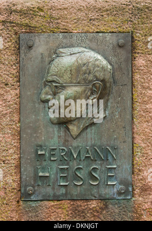 Portrait en forme d'un métal relief de l'écrivain allemand et prix Nobel à la Hermann Hesse herman-hesse-fontaine, calw Banque D'Images