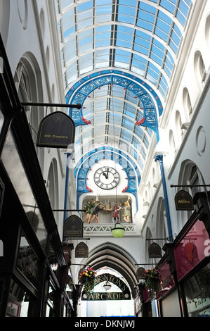 L'horloge et le tintement des cloches à Thorntons Arcade, Leeds Banque D'Images