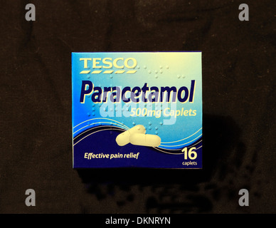 Tesco Paracetamol 500mg comprimés, pack, paquet, boîtes, paquets, comprimé, médecine, médicaments, pain killer killers UK 500 mg mg Banque D'Images