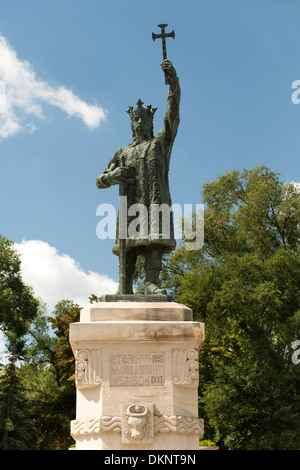 Statue de Saint Étienne III de Moldavie (alias Stefan le Grand ou Ștefan cel Mare en roumain) à Chisinau, capitale de la Moldavie. Banque D'Images