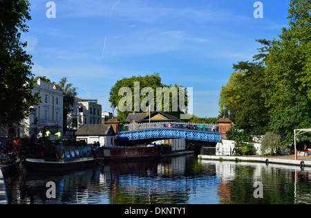 Pont sur le canal de Grand Union, Little Venice, Maida Vale, West London, Royaume-Uni Banque D'Images