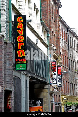 Signes de nuit dans la région de Matthew Street, Liverpool, Royaume-Uni Banque D'Images