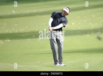 Thousand Oaks, CA, USA. Dec 8, 2013. Bubba Watson hits au cours de la ronde finale de la Tiger Woods World Challenge présentée par Northwestern Mutual au Sherwood Country Club à Thousand Oaks, CA, . Dec 8, 2013. John Green/CSM/Alamy Live News Banque D'Images