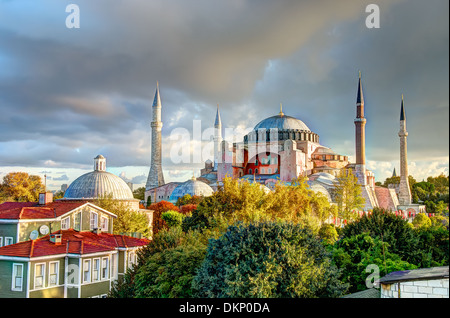 Sainte Sophie à Istanbul, Turquie, photographié sur un jour moody et traitées à grande gamme dynamique (HDR). Banque D'Images