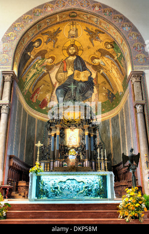 Mosaïque dans l'abside de la cathédrale de Messine, Messine, Sicile, Italie Banque D'Images