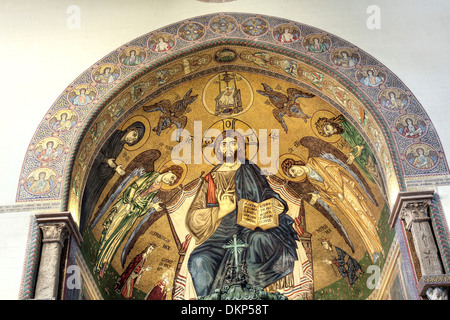 Mosaïque dans l'abside de la cathédrale de Messine, Messine, Sicile, Italie Banque D'Images