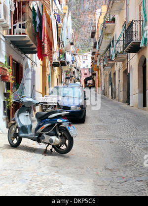 Street dans la vieille ville, Cefalù, Sicile, Italie Banque D'Images