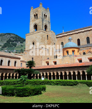 Cloître de la cathédrale de Monreale, Monreale, Sicile, Italie Banque D'Images