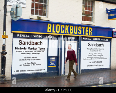 Fermé le magasin Blockbuster en Sandbach, maintenant utilisé pour promouvoir Sandbach marché de la ville historique de Chester, Royaume-Uni Banque D'Images