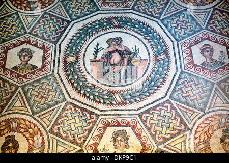 Mosaïque romaine dans la chambre, la Villa Romana del Casale, Piazza Armerina, Sicile, Italie Banque D'Images