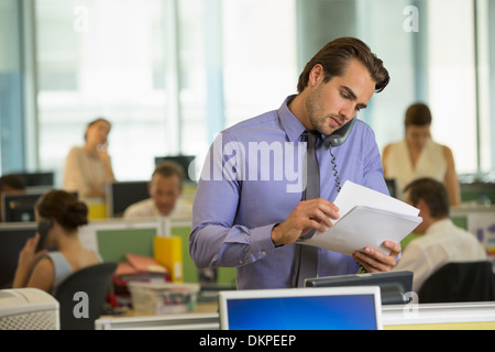 Businessman working in office Banque D'Images