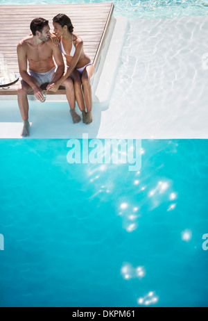 Couple relaxing together at poolside Banque D'Images