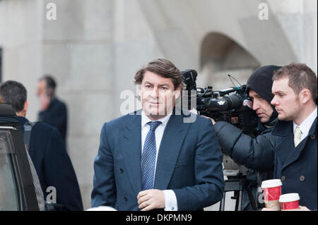 Old Bailey, London, UK. 9Th Mar, 2013. Le procès de l'ancien chef de l'exécutif International Actualités Rebekah Brooks, Andy Coulson et d'autres liées à des soupçons de piratage téléphonique à l'ancienne news journal du monde, continue à l'Old Bailey, London. Credit : Lee Thomas/Alamy Live News Banque D'Images