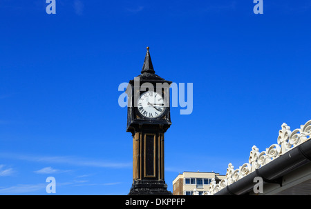 Réveil sur la jetée de Brighton, Brighton, East Sussex, Royaume-Uni. Banque D'Images