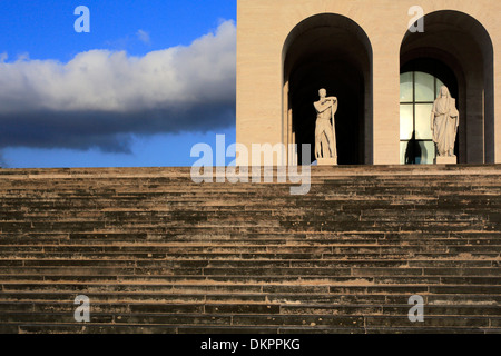 Palazzo della Civiltà Italiana (Colosseo Quadrato), EUR, Rome, Italie Banque D'Images