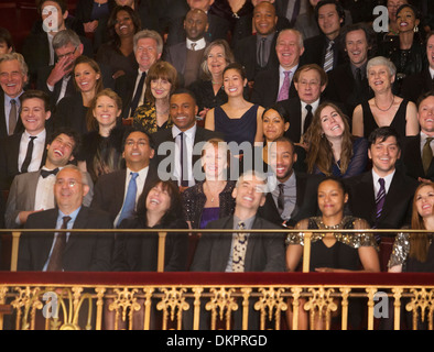 Rire dans le théâtre public balcon Banque D'Images