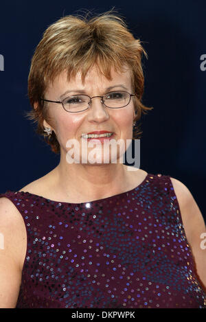 JULIE WALTERS.ACTRICE.DON, .Theatre Royal, Drury Lane, LON.20/04/2002.DI1174 Banque D'Images