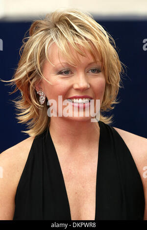 KIRSTY YOUNG.TV NEWS CHANNEL 5 PRÉSENTATEUR.DON, .Theatre Royal, Drury Lane, LON.20/04/2002.DI1026 Banque D'Images