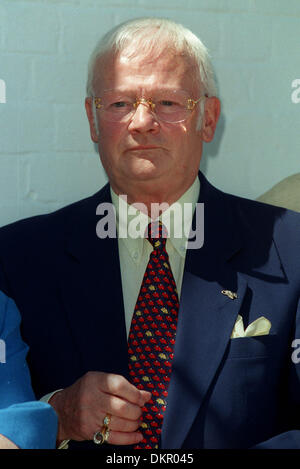 Acteur JOHN INMAN.COMEDY. ELSTREE FILM STUDIOS ., ELSTREE.27/06/1999.S47B20AC. Banque D'Images