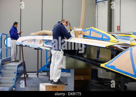 Un Rivarama super yacht en construction à l'usine de Riva à Sarnico, Italie. Banque D'Images