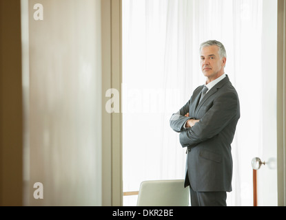 Businessman standing in doorway Banque D'Images