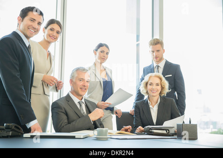 Business people smiling in meeting Banque D'Images