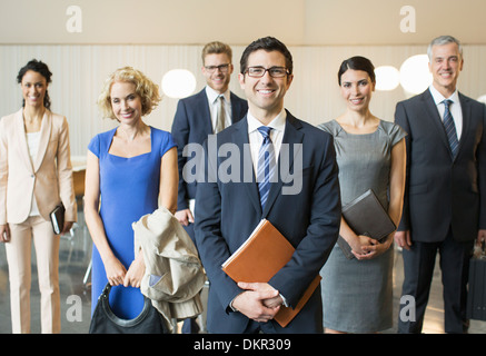 Business people smiling in office Banque D'Images