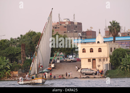 Bateau dans le nil - Flucca - ferry boat @ Maadi - Le Caire Banque D'Images